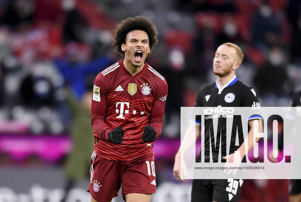 Football 1 Bundesliga Season 2021 2022 13 Matchday FC Bayern Muenchen Arminia Bielefeld 27 11 2021 Goalscorer to 1 0 , Cheers Leroy Sane FC Bayern Muenchen