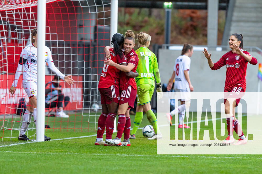Linda Dallmann FC Bayern Muenchen Frauen, 10 cheers with Viviane Asseyi FC Bayern Muenchen Frauen, 18 their goal to 6 0, Lilla Turanyi Bayer 04 Leverkusen, 24 and Anna Klink goalkeeper, Bayer 04 Leverkusen, 1 are beaten another time On the right comes Jovana Damnjanovic FC Bayern Muenchen Frauen, 9 started FC Bayern Muenchen women against Bayer 04 Leverkusen, football, women Bundesliga, 10 matchday, season 2021 2022, 04 12 2021 FC Bayern Muenchen women against Bayer 04 Leverkusen, football, women Bundesliga, 10 matchday, season 2021 2022, 04 12 2021 Muenchen