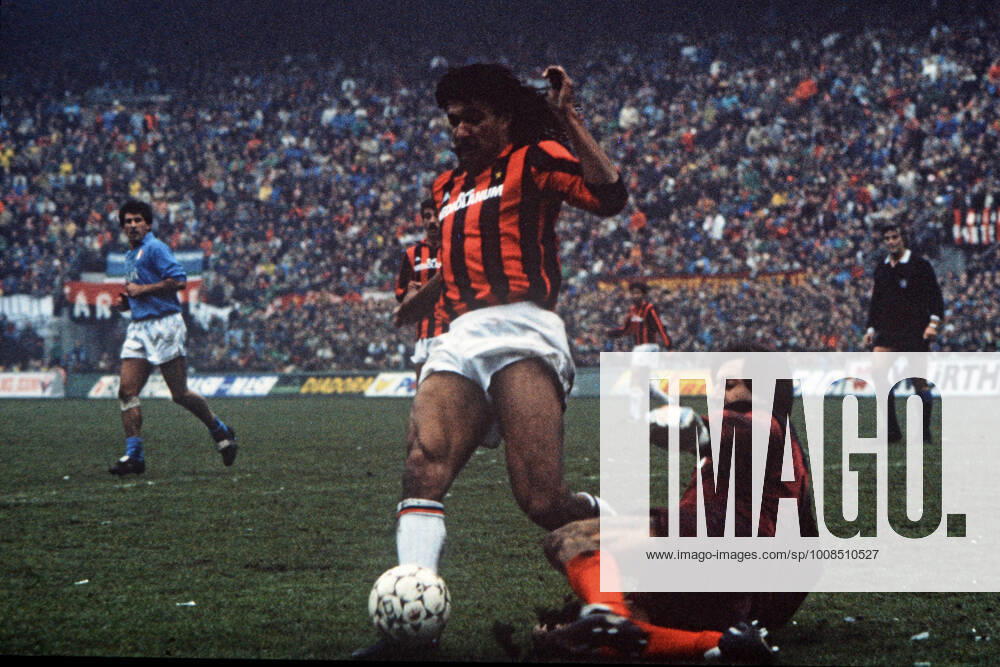 RUUD GULLIT, Milan, CLAUDIO GARELLA, Napoli, Serie A, Milan vs Napoli 4-1, Milano SERIE A 1987-88 MILAN-NAPOLI 4-1