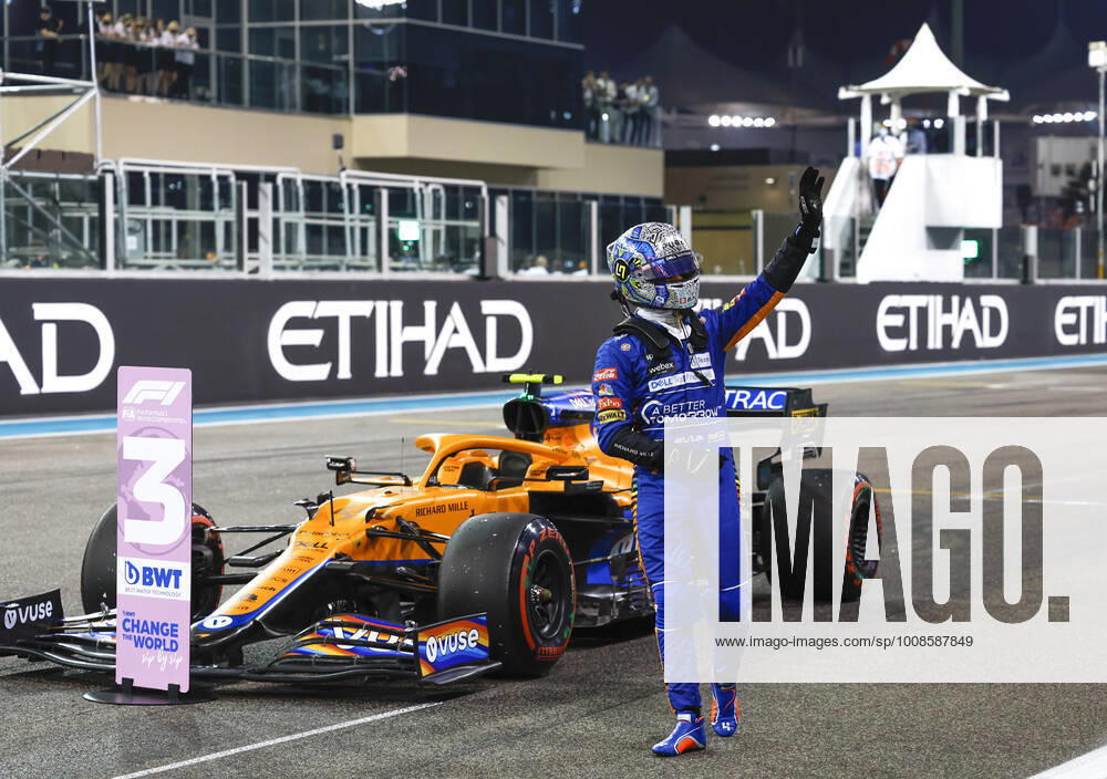 NORRIS Lando (gbr), McLaren MCL35M, portrait during the Formula 1 Etihad Airways Abu Dhabi Grand Prix 2021, 22th round of the 2021 FIA Formula One World Championship, WM, Weltmeisterschaft from December 10 to 12, 2021 on the Yas Marina Circuit, in Yas Island, Abu Dhabi - F1 - ABU DHABI GRAND PRIX 2021 DPPI Panoramic 00121045_F12021GP22ARE_JK252493