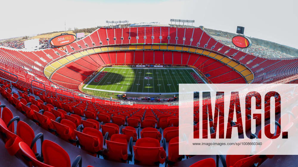 KANSAS CITY, MO - DECEMBER 12: Long shadows are cast over GEHA Field at Arrowhead Stadium on a sunny day before an NFL, American Football Herren, USA game between the Las Vegas Raiders and Kansas City Chiefs on Dec 12, 2021 at GEHA Field at Arrowhead Stadium in Kansas City, MO. (Photo by Scott Winters Icon Sportswire) NFL: DEC 12 Raiders at Chiefs Icon2112120009