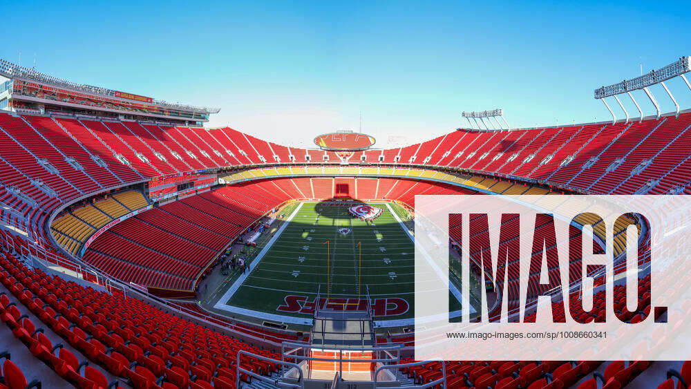 KANSAS CITY, MO - DECEMBER 12: Long shadows are cast over GEHA Field at Arrowhead Stadium on a sunny day before an NFL, American Football Herren, USA game between the Las Vegas Raiders and Kansas City Chiefs on Dec 12, 2021 at GEHA Field at Arrowhead Stadium in Kansas City, MO. (Photo by Scott Winters Icon Sportswire) NFL: DEC 12 Raiders at Chiefs Icon2112120014