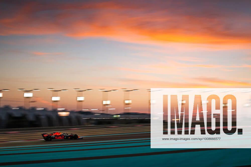 33 VERSTAPPEN Max (nld), Red Bull Racing Honda, action during the 2021 post-season tests from December 14 to 15, 2021 on the Yas Marina Circuit, in Yas Island, Abu Dhabi - F1 - 2021 POST-SEASON TESTS IN ABU DHABI DPPI Panoramic 20211214_GOODEN_FG0O2167