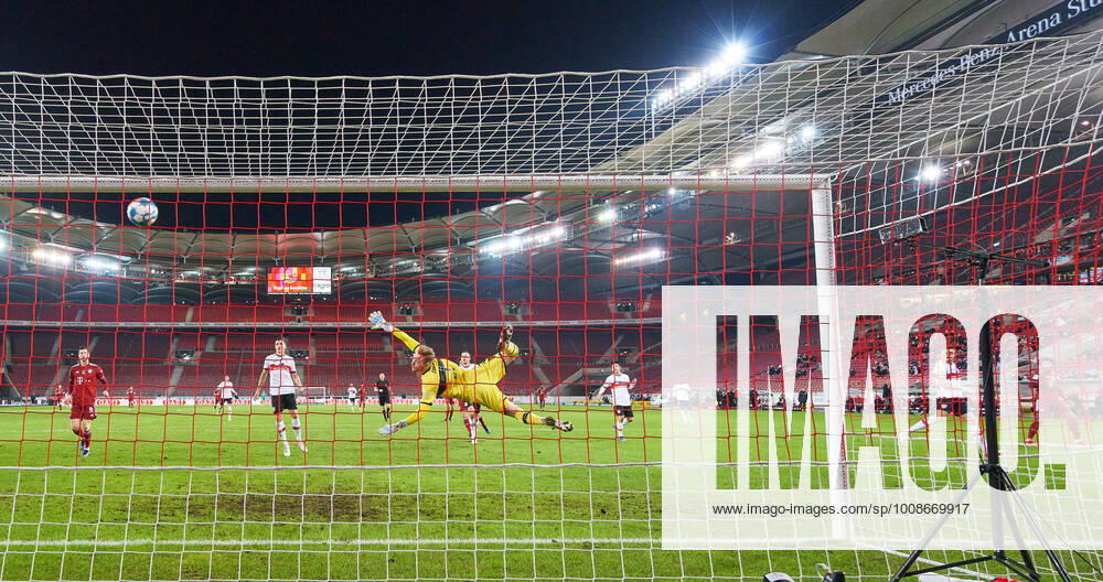 Serge GNABRY, FCB 7 scores, shoots goal , Tor, Treffer, , 1-0 against Florian Müller, goalkeeper VFB 1, in the match VFB STUTTGART - FC BAYERN MÜNCHEN 1.German Football League on Dec 14, 2021 in Stuttgart, Germany. Season 2021 2022, matchday 16, 1.Bundesliga, FCB, München, 16.Spieltag. FCB