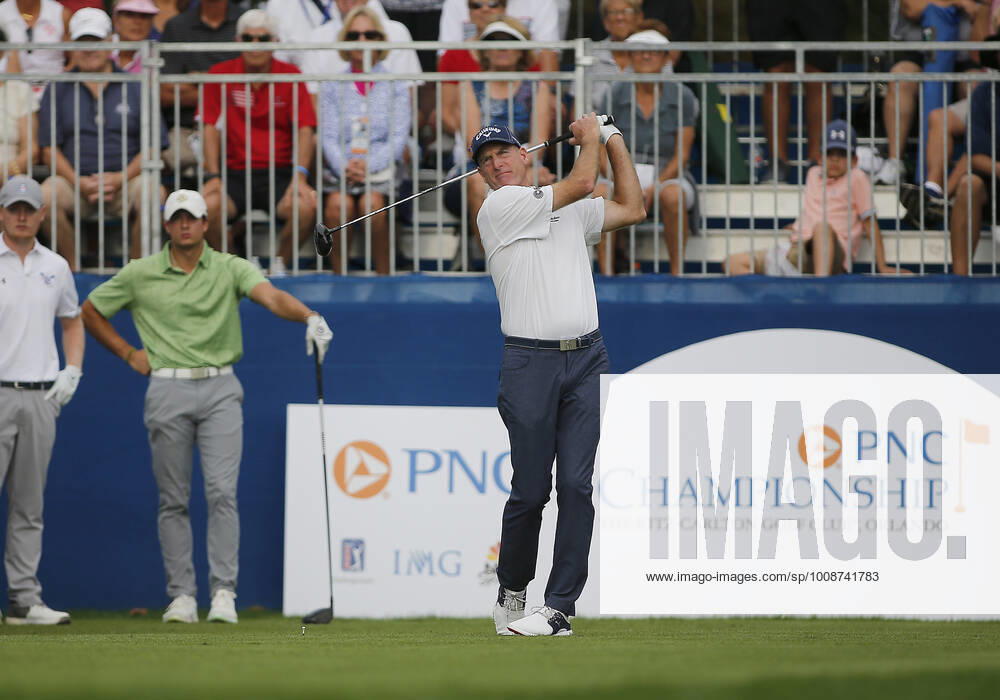 ORLANDO, FL - DECEMBER 18: Jim Furyk tees off on the first hole during the first round of the PNC Championship on December 18, 2021 at The Ritz-Carlton Golf Club in Orlando, FL.(Photo by Russell Lansford Icon Sportswire) GOLF: DEC 18 PGA, Golf Herren TOUR Champions - PNC Championship Icon211218015
