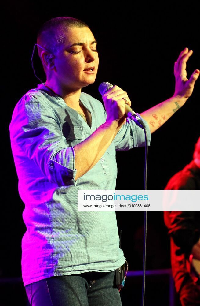 19 Concert Sinéad O Connor, singer Sinead Marie Bernadette O Connor at the Berlin Astra Kulturhaus on 19 04 12, Alternative Rock, Rock, Pop, Poprock, Folkrock, Folk, Music Berlin Germany, Germany