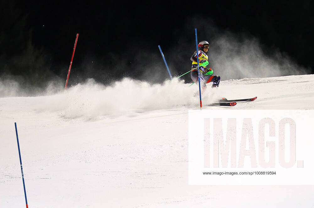 ALPINE SKIING - FIS WC Madonna di Campiglio MADONNA DI CAMPIGLIO,ITALY,22.DEC.21 - ALPINE SKIING - FIS World Cup, slalom, men. Image shows Henrik Kristoffersen (NOR). Keywords: drop out. GEPAxpictures xThomasxBachun