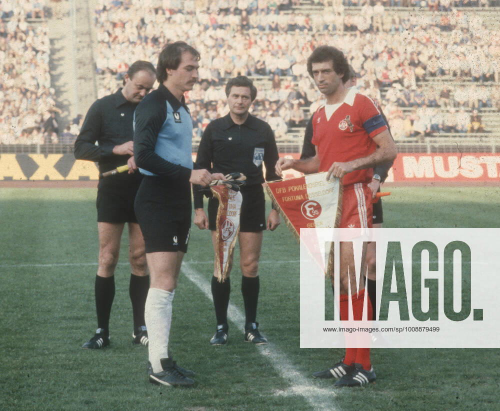 DFB Cup Final 1980 Fortuna Duesseldorf 1 FC Koeln 2 1 04 06 1980 Welcome Jörg Daniel F95 li and Bernd Cullmann Cologne HM