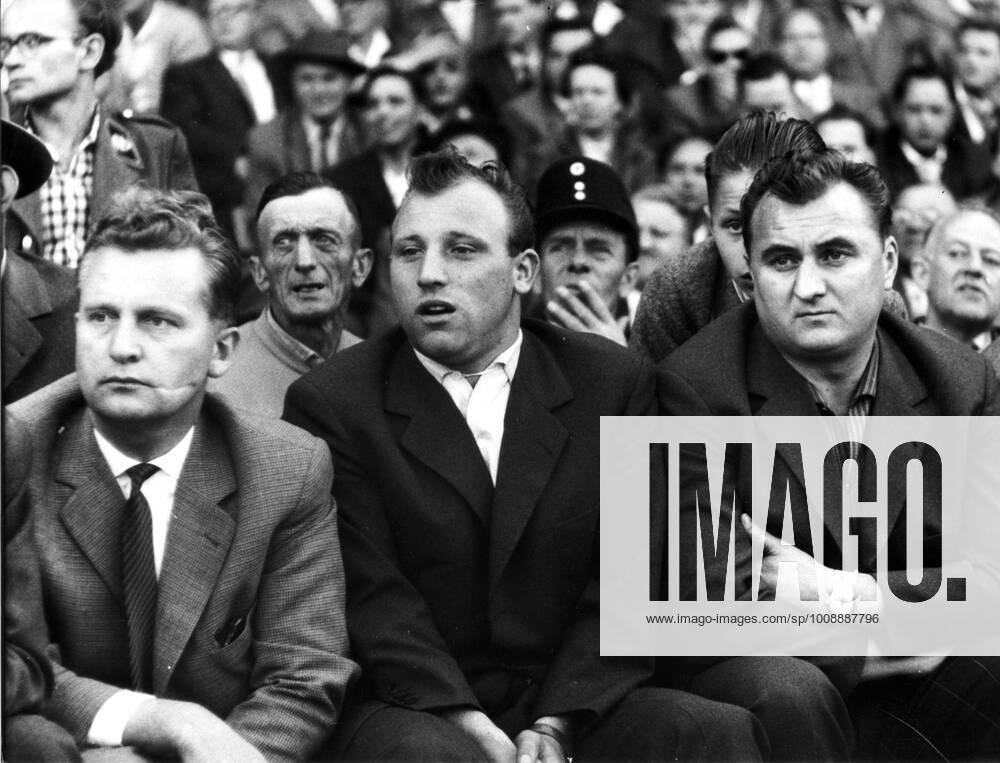 Final round of the German Football Championship 1959 Westfalia Herne Hamburger SV 3 1 13 06 1959 in Dortmund Only as spectator Uwe Seeler HSV center right Jupp Posipal HSV Only for journalistic use Only for editorial use HM