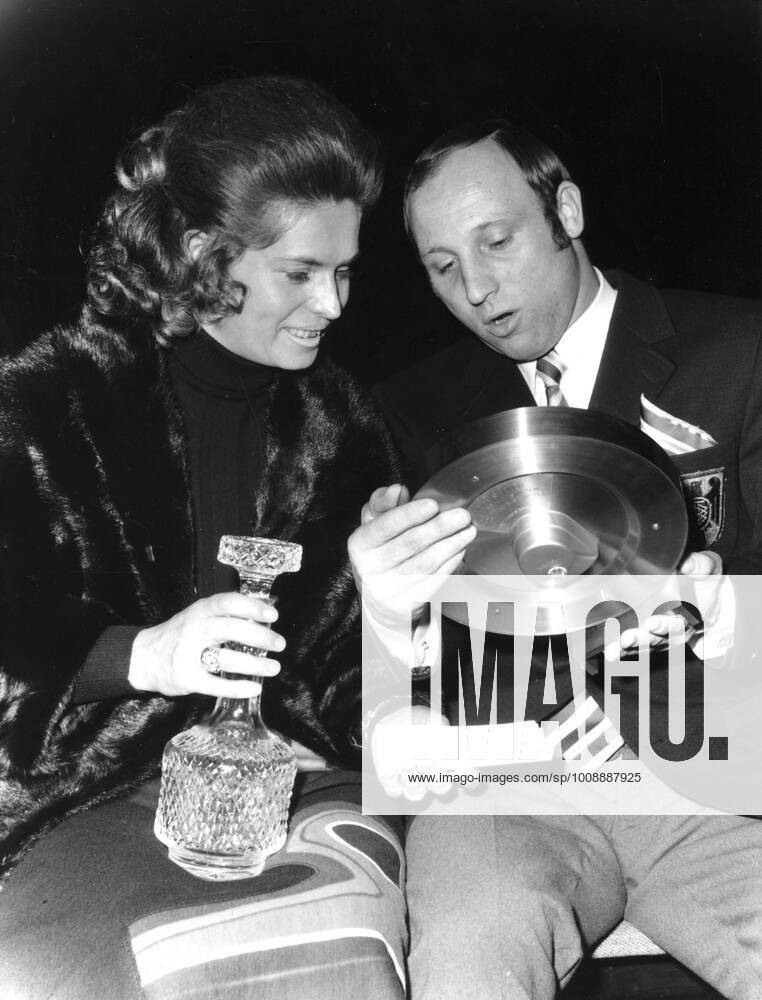 Uwe Seeler with wife Ilka 15 12 1970 estimated Only for journalistic use Only for editorial use HM