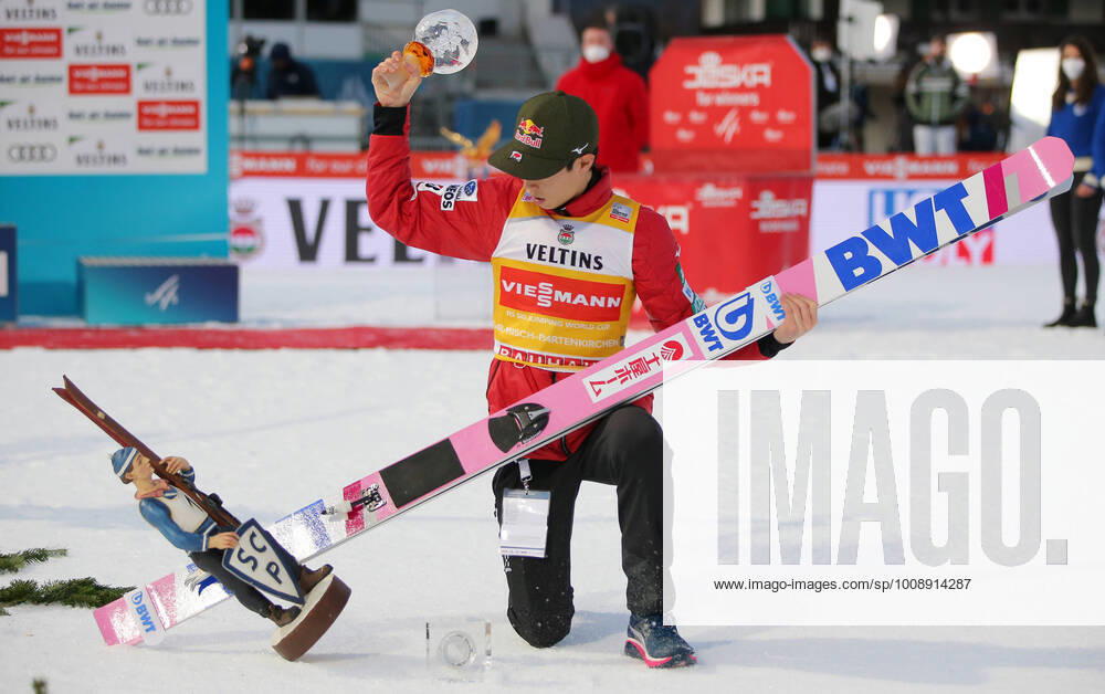 KW52 Ski jumping, Skispringen, Ski, nordisch - FIS WC Garmisch-Partenkirchen GARMISCH-PARTENKIRCHEN,GERMANY,01.JAN.22 - NORDIC SKIING, SKI JUMPING - FIS World Cup, Four Hills Tournament, large hill. Image shows Ryoyu Kobayashi (JPN). Keywords: broken trophy. GEPAxpictures xThomasxBachun