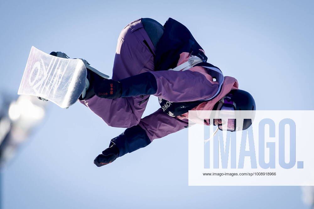 Canada s Laurie Blouin competes during the women s World Cup slopestyle snowboard final in Calgary, Alta., Saturday, Jan. 1, 2022. Laurie Blouin - ZUMAc35_ 20220101_zaf_c35_050