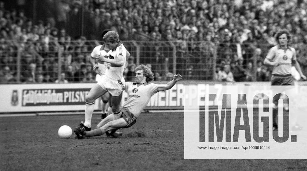 12 05 79 Eintracht Braunschweig VfB Stuttgart Germany, Braunschweig, 12 05 1979, Football, Bundesliga, Eintracht Braunschweig VfB Stuttgart 2 2 v l Karlheinz Förster VfB Stuttgart , Wolfgang Grobe Eintracht Braunschweig