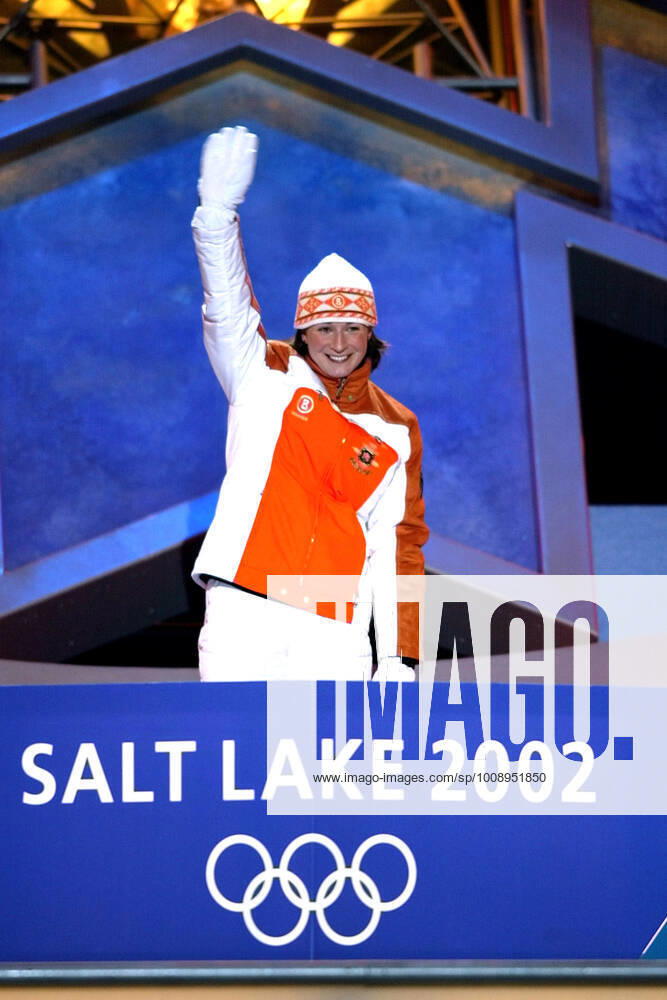 PECHSTEIN Claudia Team GER at the award ceremony 1 place 5000m women world record speed skating team GER Olympic Winter Games 2002 Salt Lake City USA on 11 02 2002 in Salt Lake City