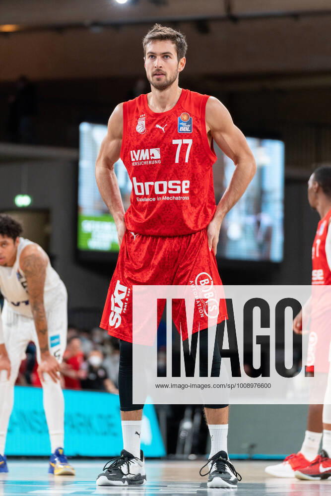 Tomas Kyzlink Brose Bamberg 77 Hamburg Towers vs Brose Bamberg, Basketball, Bundesliga, Hauptrunde, Spieltag 12, Saison 2021 2022, 05 01 2022 Marcel von Fehrn Hamburg Towers vs Brose Bamberg, Basketball, Bundesliga, Hauptrunde, Spieltag 12, Saison 2021 2022, 05 01 2022 Hamburg