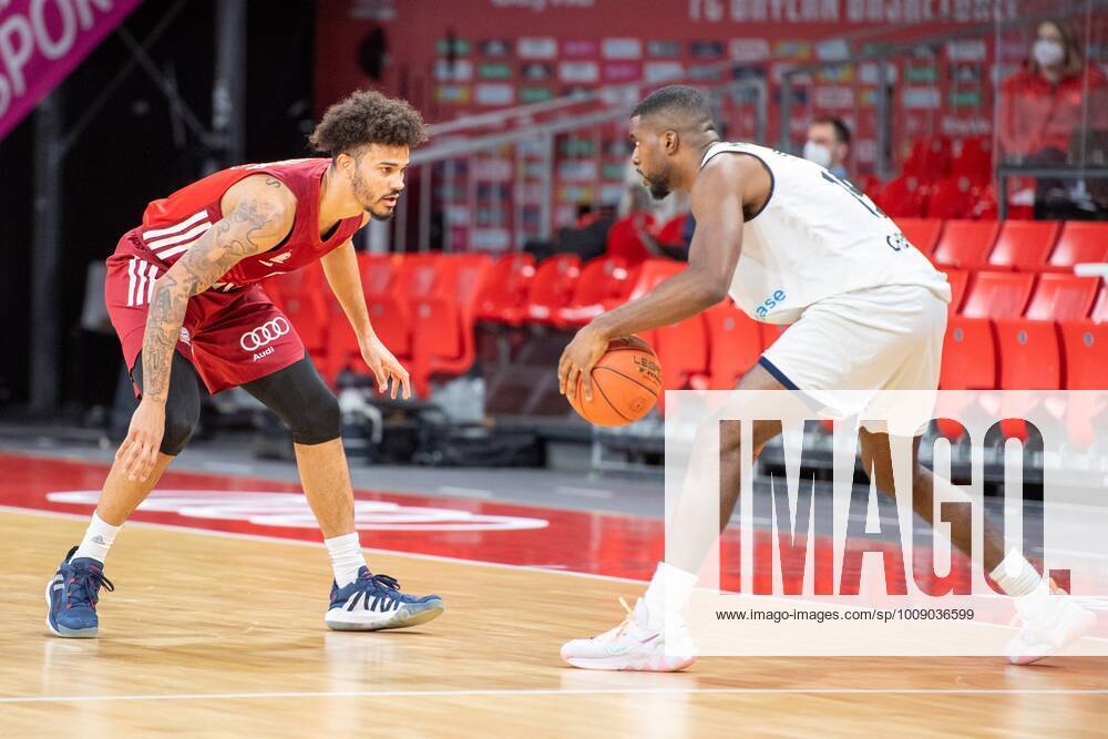 Nick Weiler Babb 0 FC Bayern , Frantz Massenat 15 Niners Chemnitz , FC Bayern Basketball vs Chemnitz Niners, easyCredit BBL, 09 01 2022 Muenchen Bayern Germany