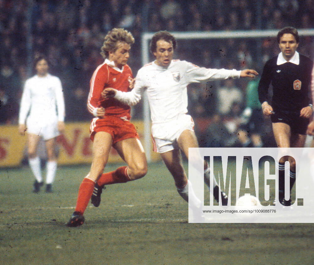 Europa League 1979 1980 quarterfinal 1 FC Kaiserslautern FC Bayern Munich 1 0 on 05 03 1980 Hannes Bongartz and Wolfgang Kraus FCB right , HM