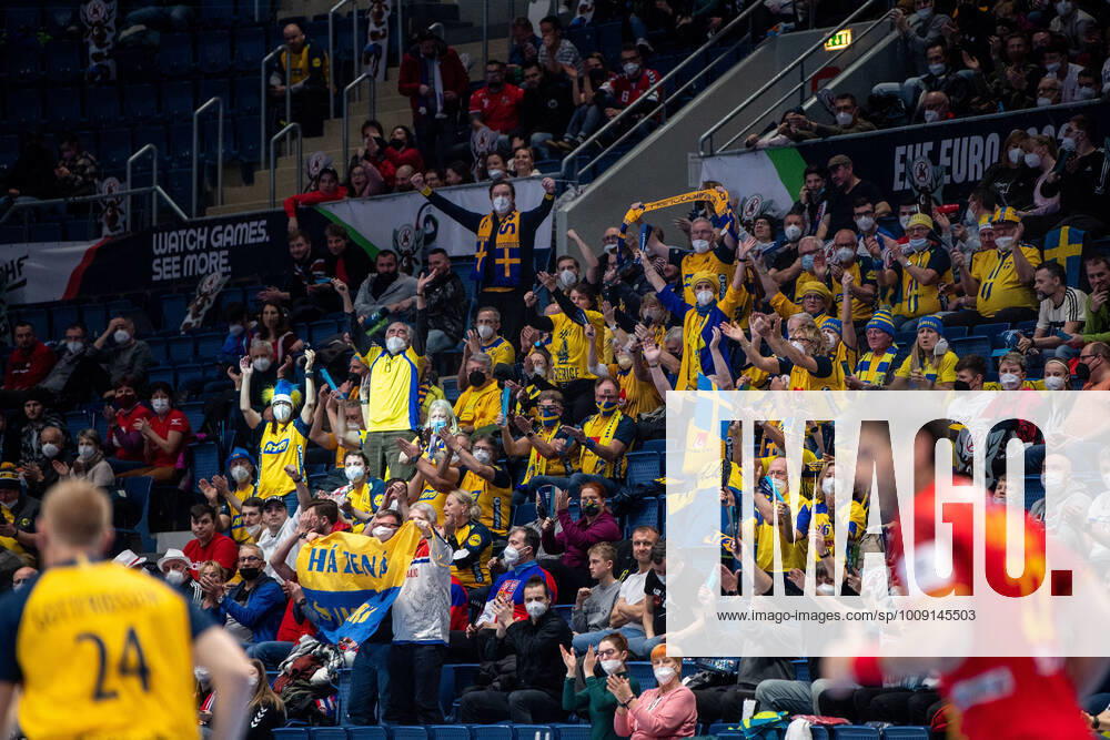 Fans of Sweden during the 2022 EHF European Handball Championship match between Spain and Sweden on January 15, 2022 in Bratislava Photo Petter Arvidson BILDBYRAN kod PA PA0369 bbeng ehf euro 2022 em 2022 european men handball s handball championship 2022 handball handboll handbolls em 2022 handball handball em 2022 spain sweden sweden spain Public Fans Supporter,