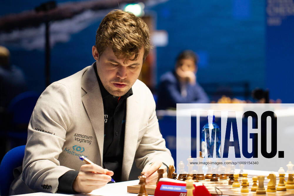 KW02 Schach, Tata Steel Chess Tournament in Wijk aan Zee (220116) -- WIJK AAN ZEE, Jan. 16, 2022 -- Magnus Carlsen of Norway competes during the Tata Steel Chess Tournament 2022 in Wijk aan Zee, the Netherlands, Jan. 15, 2022. (Photo by Xinhua) (SP)NETHERLANDS-WIJK AAN ZEE-CHESS TOURNAMENT 2022 SylviaxLederer