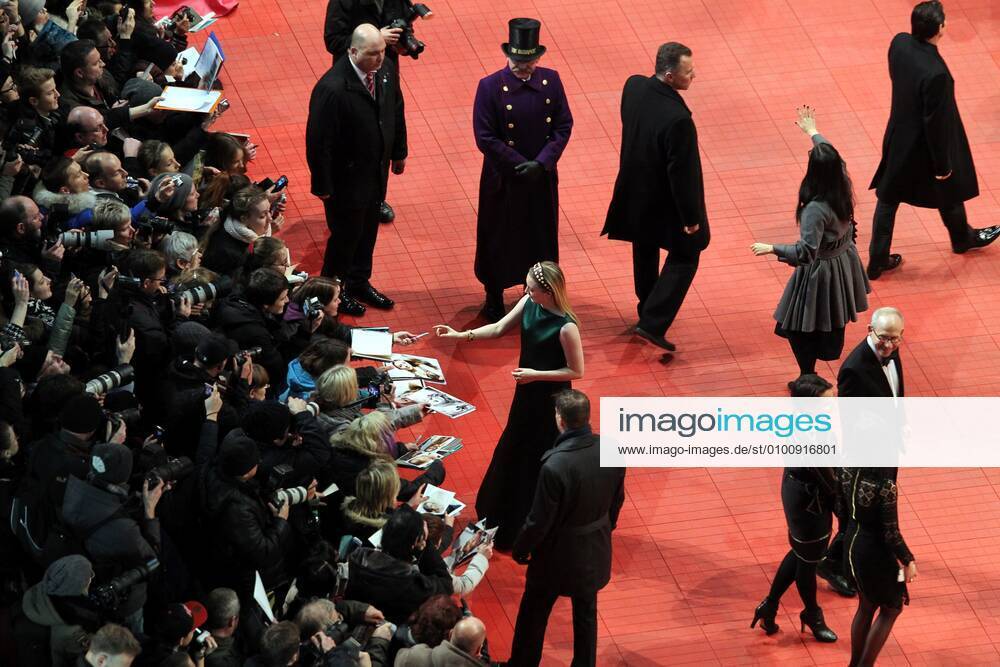 19 Show Autograph Awarding, Fans, Opening of the 64 Berlinale at Potsdamer Platz on 06 February 2014, Film Festival, Film Berlin Germany, Germany