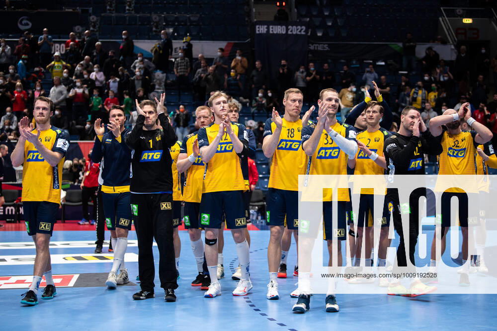 Players of Sweden after the 2022 EHF European Handball Championship match between Czech Republic and Sweden on January 17, 2022 in Bratislava Photo Petter Arvidson BILDBYRAN kod PA PA0373 bbeng ehf euro 2022 em 2022 european men handball s handball championship 2022 handball handboll handbolls em 2022 handball handball em 2022 czech republic sverige sweden tjeckien,