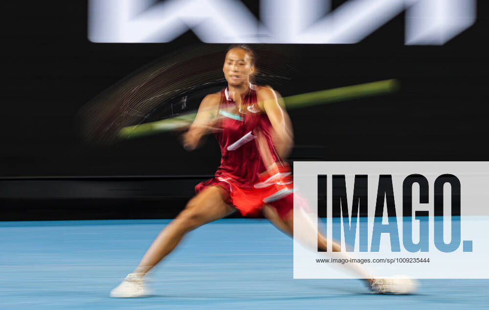 (220119) -- MELBOURNE, Jan. 19, 2022 -- Zheng Qinwen of China hits a return during the Women s Single second round match against Maria Sakkari of Greece at Australian Open 2022 in Melbourne, Australia, on Jan. 19, 2022. ) (SP)AUSTRALIA-MELBOURNE-TENNIS-AUSTRALIAN OPEN-WOMEN S SINGLES BaixXuefei