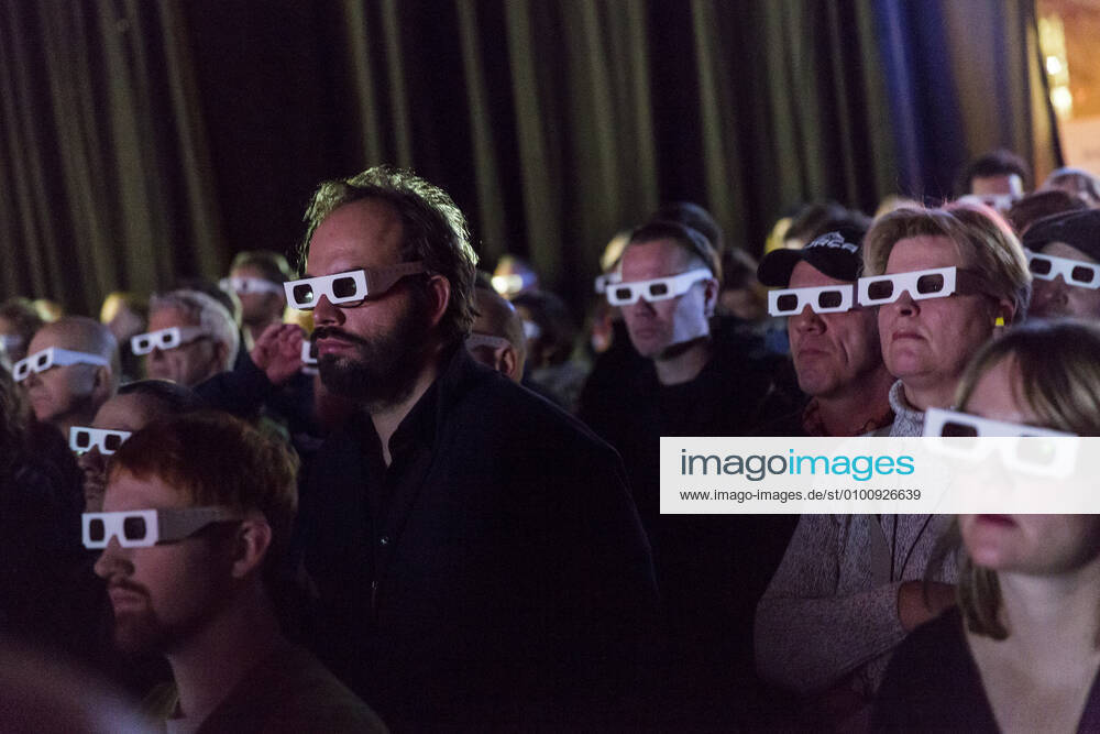 19 Concert Spectators with 3D glasses, Kraftwerk on the first evening of their 3D concert series The catalogue 1 2 3 4 5 6 7 8 live at the New National Gallery on 06 January 2015 in Berlin With the appearance of Kraftwerk, the New National Gallery says goodbye to the building, which will be closed from January onwards for