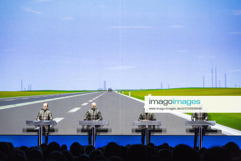 19 Concert Kraftwerk vlnr Audio Operator Ralf H tter, Audio Operator Henning Schmitz, Audio Operator Fritz Hilpert, Video Operator Falk Grieffenhagen on the first evening of their 3D concert series The Catalogue 1 2 3