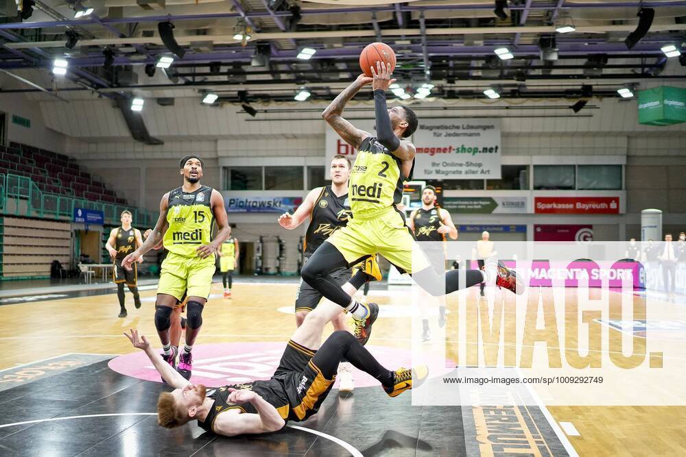 Medi bayreuth Basketball Loewen Braunschweig , Basketball, Bundesliga, BBL, Spieltag 18, Spielzeit 2021 2022, 21 01 2022, medi bayreuth Basketball Loewen Braunschweig , Basketball, Bundesliga, BBL, Spieltag 18, Spielzeit 2021 2022, 21 01 2022, Foto EIBNER Thorsten OCHS Bayreuth