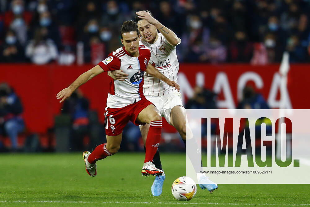 ESP: Sevilla FC-RC Celta. La Liga Santander Denis Suarez of RC Celta and Lucas Ocampos of Sevilla FC during the La Liga match between Sevilla FC and RC Celta played at Sanchez Pizjuan Stadium on January 22, 2022 in Sevilla, Spain. kpng