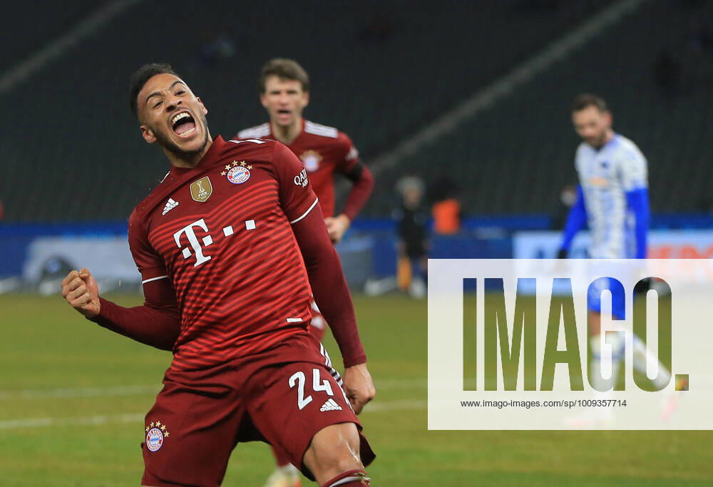 football 1 Bundesliga, Hertha BSC Berlin FC Bayern Muenchen, v l Corentin Tolisso FC Bayern Muenchen celebrate the goal, The goal celebration to 0 1 Berlin