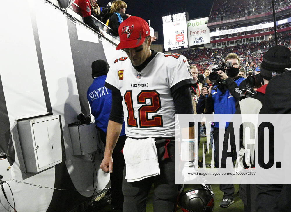 KW03 Tampa Bay Buccaneers quarterback Tom Brady leaves the field after a 30-27 loss to the Los Angeles Rams during their NFC Divisional playoff game at Raymond James Stadium in Tampa, Florida on Sunday, January 23, 2022. TPA20220123190 STEVExNESIUS