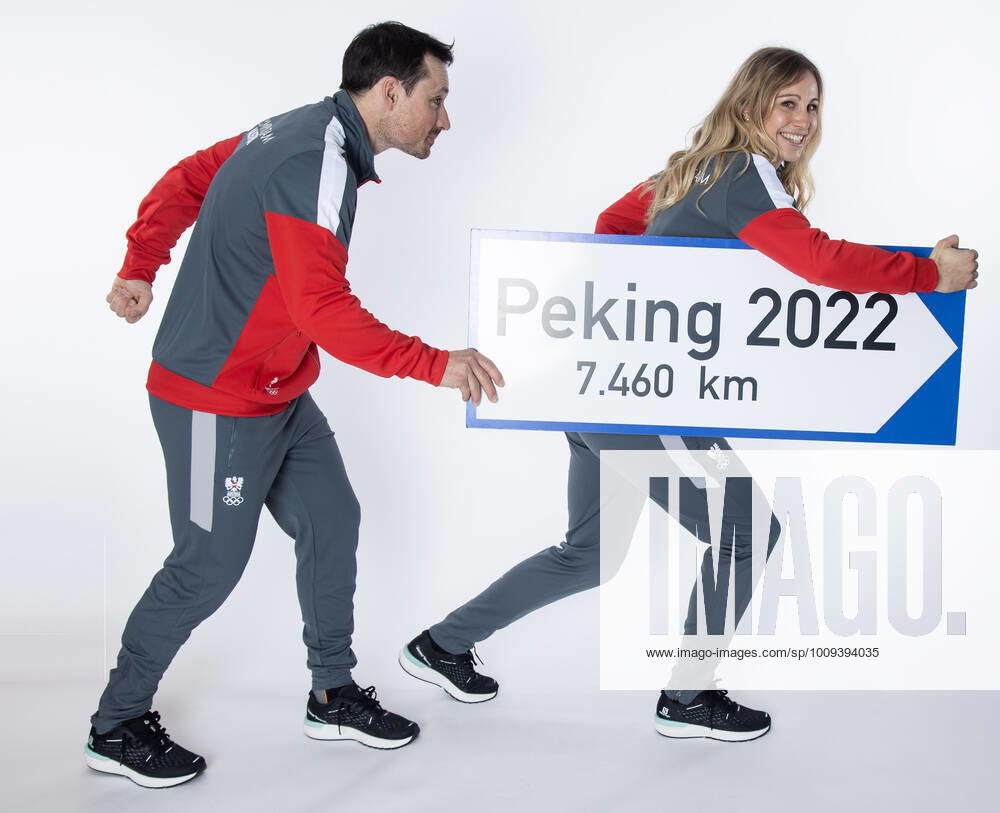 OLYMPICS - OEOC, equipping Beijing 2022 VIENNA,AUSTRIA,25.JAN.2022 - OLYMPICS - OEOC, equipping Winter Olympic Games, Olympische Spiele, Olympia, OS Beijing 2022. Image shows Alexander Payer and Sabine Schoeffmann (AUT). GEPAxpictures xHaraldxSteiner
