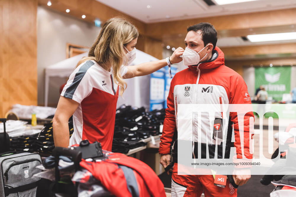 OLYMPICS - OEOC, equipping Beijing 2022 VIENNA,AUSTRIA,25.JAN.2022 - OLYMPICS - OEOC, equipping Winter Olympic Games, Olympische Spiele, Olympia, OS Beijing 2022. Image shows Sabine Schoeffmann and Alexander Payer (AUT). GEPAxpictures xDanielxGoetzhaber