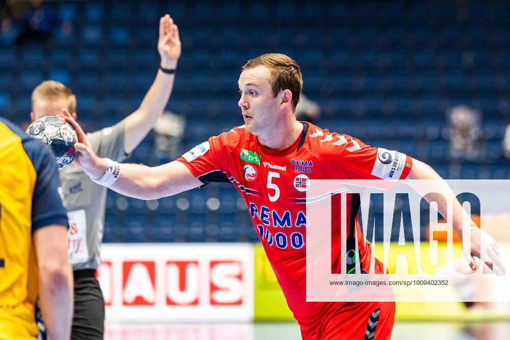 Sander Sagosen of Norway during the 2022 EHF European Handball Championship match between Sweden and Norway on January 25, 2022 in Bratislava Photo Armin Rauthner BILDBYRAN COP 81 AR0005 bbeng ehf euro 2022 em 2022 european men handball s handball championship 2022 handball handboll handbolls em 2022 handball handball em 2022 sweden sweden norway norge,