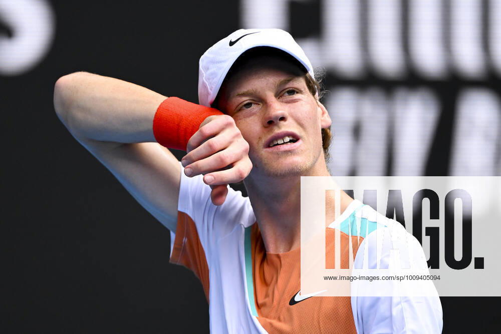 TENNIS AUSTRALIAN OPEN, Jannik Sinner of Italy reacts during his Men?s quarterfinal match against Stefanos Tsitsipas of Greece on Day 10 of the Australian Open, at Melbourne Park, in Melbourne, Wednesday, January 26, 2022. ( NO ARCHIVING, , NO USE IN BOOKS WITHOUT CONSENT MELBOURNE VIC AUSTRALIA