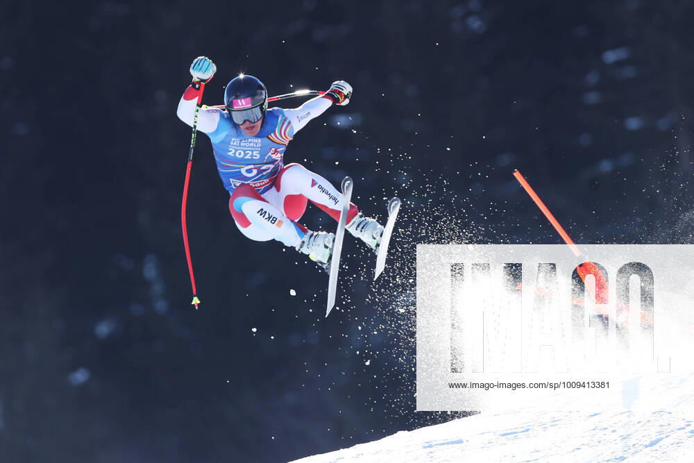 KW04 ALPINE SKIING - FIS EC Saalbach-Hinterglemm SAALBACH,AUSTRIA,26.JAN.22 - ALPINE SKIING - FIS Europa Cup, downhill, men. Image shows Franjo von Allmen (SUI). GEPAxpictures xMathiasxMandl