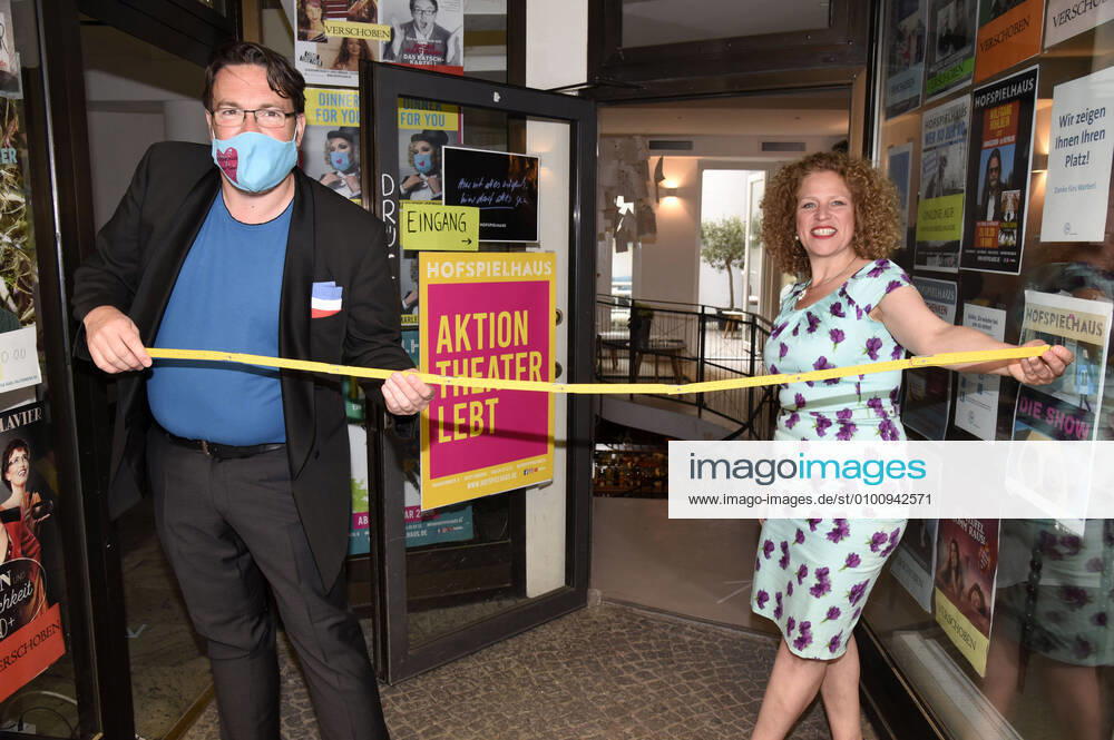 Andre Hartmann and Christiane Brammer at Aktion Theater lebt vor dem Hofspielhaus Munich, 19 05 2020 Foto:xS.xFuturexImage