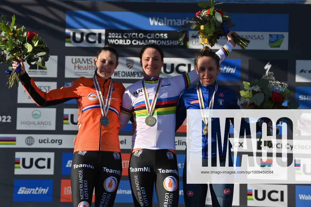 KW04 Dutch Lucinda Brand , winner of the silver medal, Dutch Marianne Vos , winner of the gold medal and Italian Silvia Persico , winner of the bronze medal pictured on the podium of the women s elite race at the World Championship, WM, Weltmeisterschaft cyclocross cycling in Fayetteville, Arkansas, United States, Saturday 29 January 2022. The world championships are taking place from 28 until 30 January. DAVIDxSTOCKMAN x6497617x