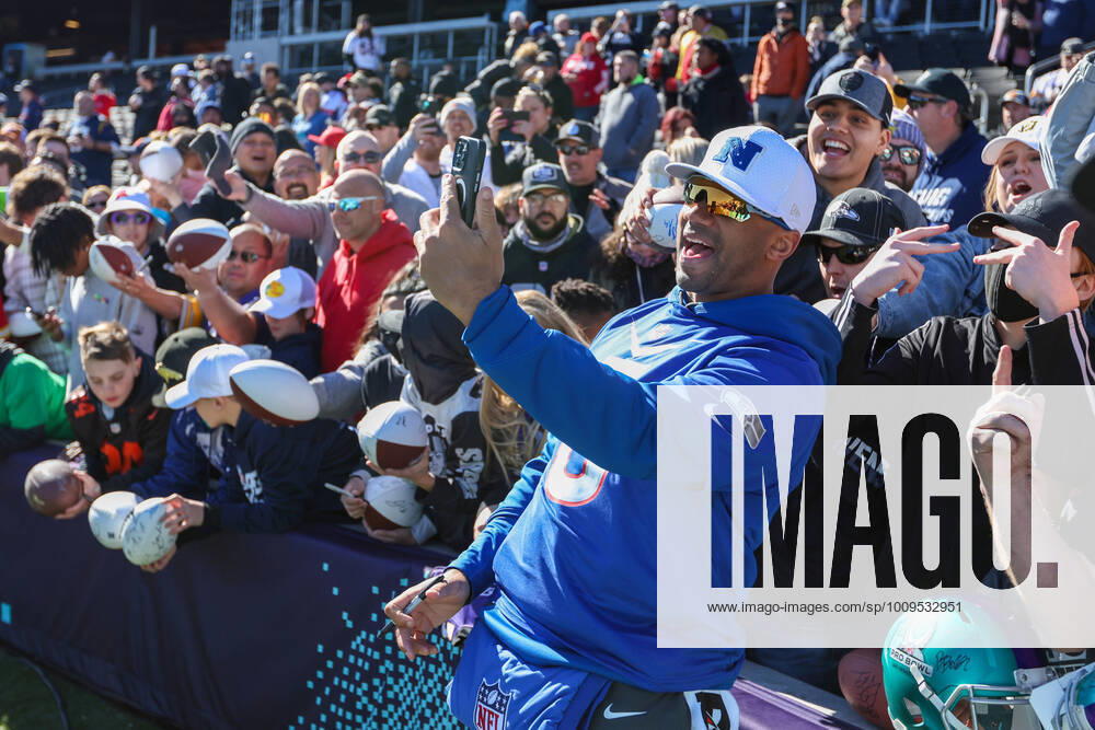 Seattle Seahawks quarterback Russell Wilson (3) taking selfies with the crowd during the NFC Pro Bowl Practice at Las Vegas Ballpark in Las Vegas, Nevada. CSM Las Vegas United States of America - ZUMAc04_ 20220203_zaf_c04_002