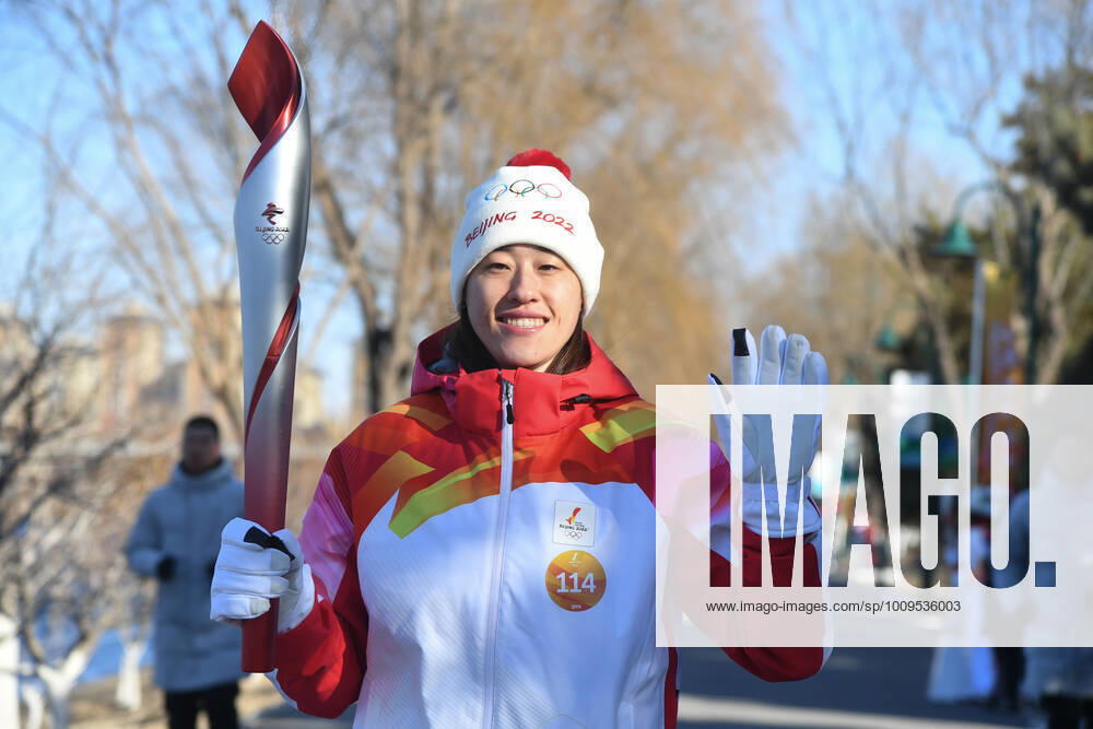(220204) -- BEIJING, Feb. 4, 2022 -- Torch bearer Liu Xiaotong runs with the torch during the Beijing 2022 Olympic Torch Relay at the Grand Canal Forest Park in Tongzhou District of Beijing, capital of China, Feb. 4, 2022. ) (BEIJING2022)CHINA-BEIJING-OLYMPIC TORCH RELAY(CN) RenxChao