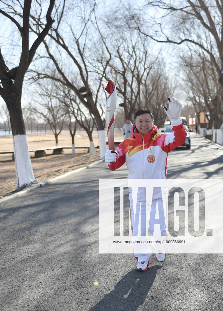 (220204) -- BEIJING, Feb. 4, 2022 -- Torch bearer Hong Yide runs with the torch during the Beijing 2022 Olympic Torch Relay at the Grand Canal Forest Park in Tongzhou District of Beijing, capital of China, Feb. 4, 2022. ) (BEIJING2022)CHINA-BEIJING-OLYMPIC TORCH RELAY (CN) ChenxZhonghao