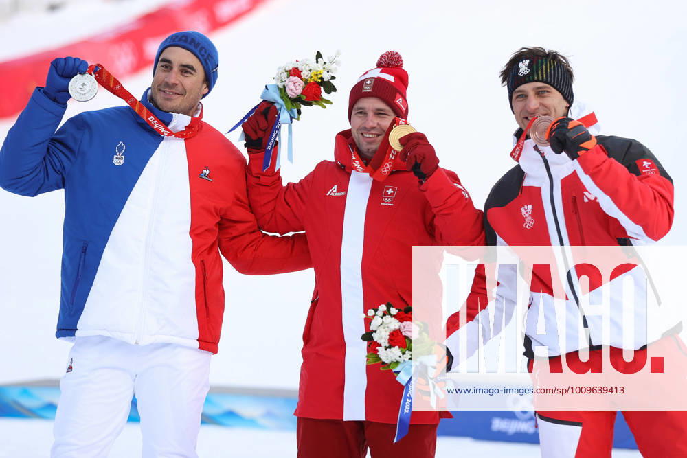 KW06 OLYMPICS - Winter Olympic Games, Olympische Spiele, Olympia, OS Beijing 2022 YANQING,CHINA,07.FEB.22 - OLYMPICS, ALPINE SKIING - Winter Olympic Games Beijing 2022, downhill, men, award ceremony. Image shows the rejoicing of Johan Clarey (FRA), Beat Feuz (SUI) and Matthias Mayer (AUT). keywords: medal. GEPAxpictures xHaraldxSteiner