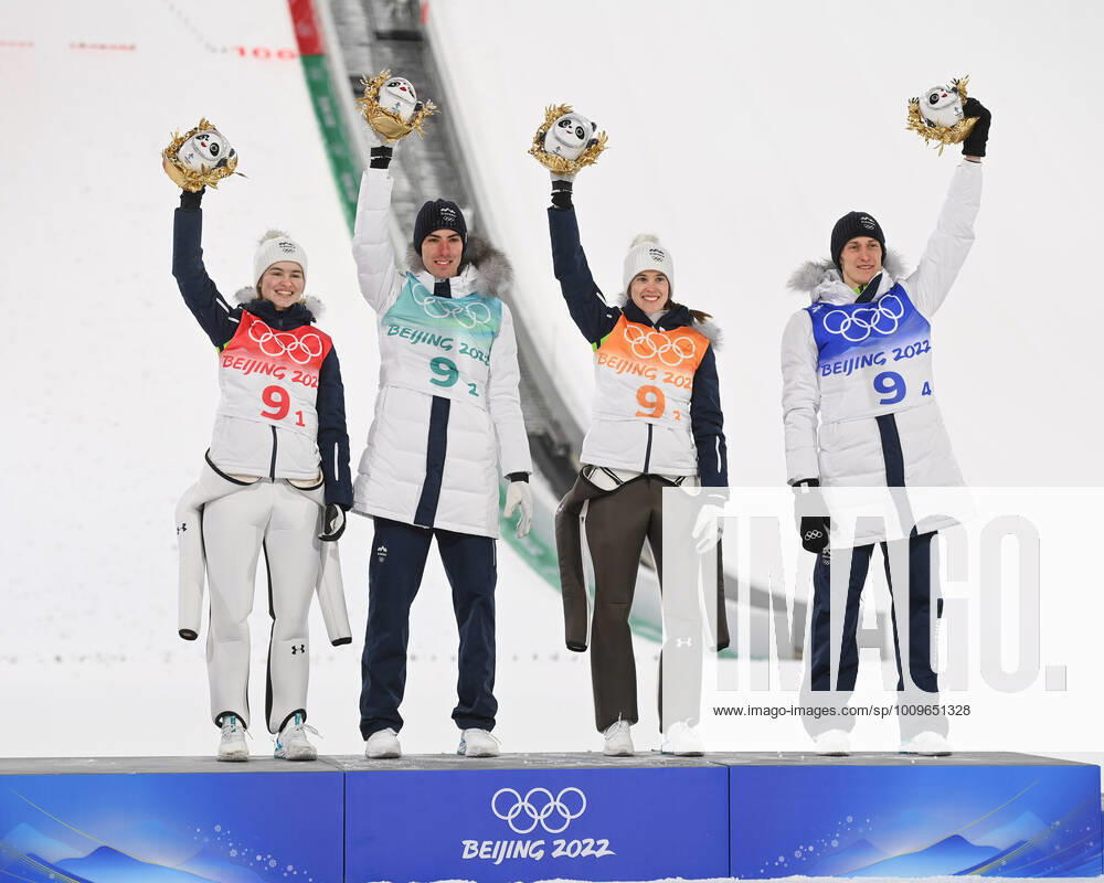 (220207) -- ZHANGJIAKOU, Feb. 7, 2022 -- Gold medalists of Team Slovenia celebrate during the flower ceremony of Ski jumping, Skispringen, Ski, nordisch Mixed Team Final Round at the National Ski Jumping Centre in Zhangjiakou, north China s Hebei Province, Feb. 7, 2022. ) (BEIJING2022) CHINA-ZHANGJIAKOU-OLYMPIC Winter games, Winterspiele,Spiele, Summer games SKI JUMPING-MIXED TEAM(CN) JiangxKehong