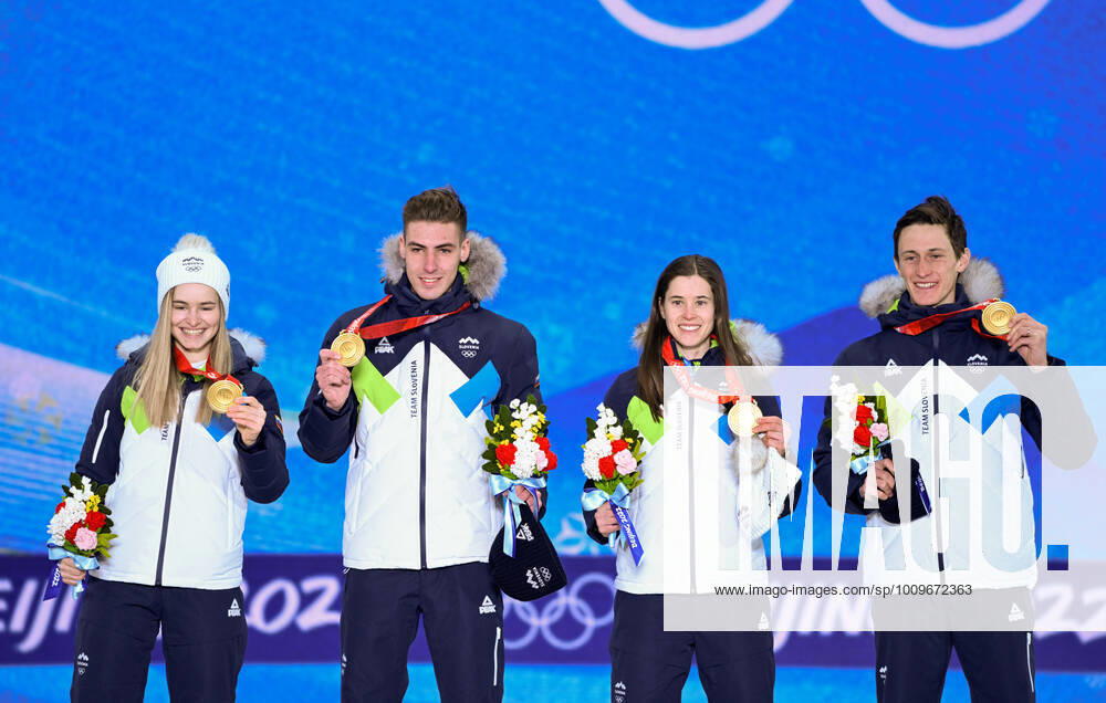 (220208) -- ZHANGJIAKOU, Feb. 8, 2022 -- Gold medalists of team Slovenia pose for a photo during the awarding ceremony of the Ski jumping, Skispringen, Ski, nordisch Mixed Team at the Zhangjiakou Medals Plaza of the Winter Olympics in Zhangjiakou, north China s Hebei Province, Feb. 8, 2022. ) (BEIJING2022)CHINA-ZHANGJIAKOU-OLYMPIC Winter games, Winterspiele,Spiele, Summer games AWARDING CEREMONY (CN) DaixTianfang