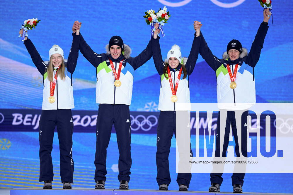 (220208) -- ZHANGJIAKOU, Feb. 8, 2022 -- Gold medalists of team Slovenia pose for a photo during the awarding ceremony of the Ski jumping, Skispringen, Ski, nordisch Mixed Team at the Zhangjiakou Medals Plaza of the Winter Olympics in Zhangjiakou, north China s Hebei Province, Feb. 8, 2022. ) (BEIJING2022)CHINA-ZHANGJIAKOU-OLYMPIC Winter games, Winterspiele,Spiele, Summer games AWARDING CEREMONY (CN) DaixTianfang