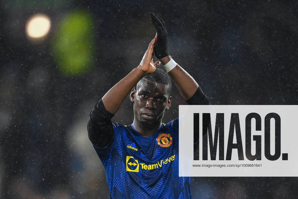 Premier League Burnley v Manchester United, ManU Paul Pogba 6 of Manchester United applauds the fans at the end of the game