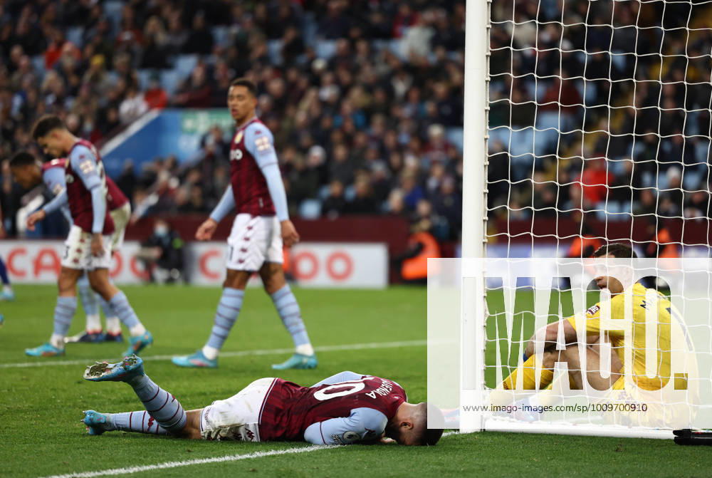 Birmingham, England, 9th February 2022. Emiliano Martinez and Emiliano Buendia of Aston Villa react after Leeds UnitedÕs second goal during the Premier League match at Villa Park, Birmingham. Picture credit should read: Darren Staples Sportimage . SPI-1514-0017