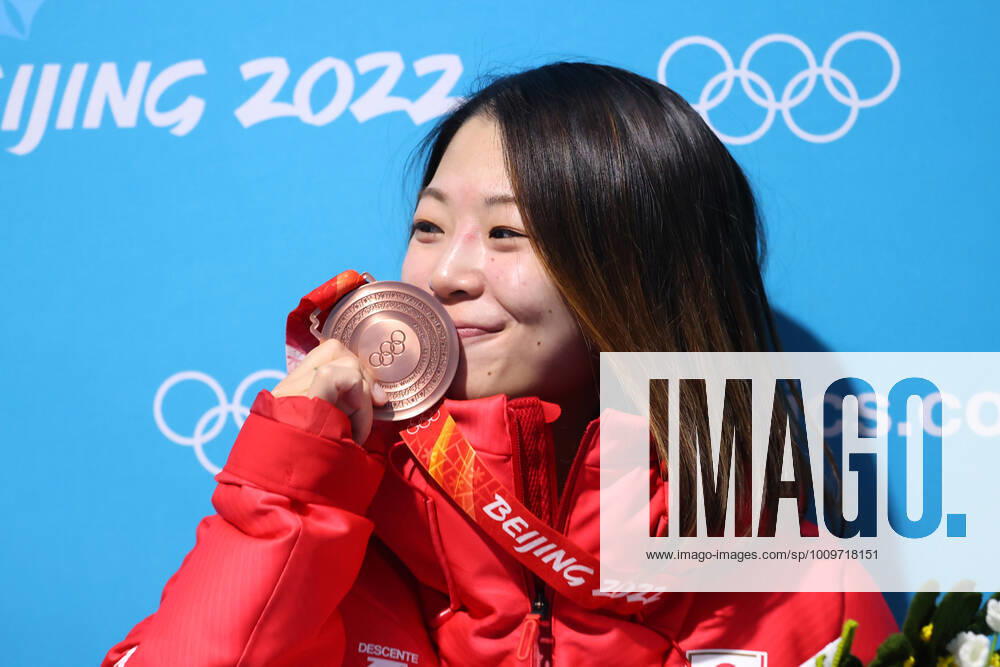 Sena Tomita (JPN), FEBRUARY 10, 2022 - Snowboarding : Women s Halfpipe Medal Ceremony during the Beijing 2022 Olympic Winter games, Winterspiele,Spiele, Summer games at Zhangjiakou Medal Plaza in Zhangjiakou, Hebei, China. (180343346)