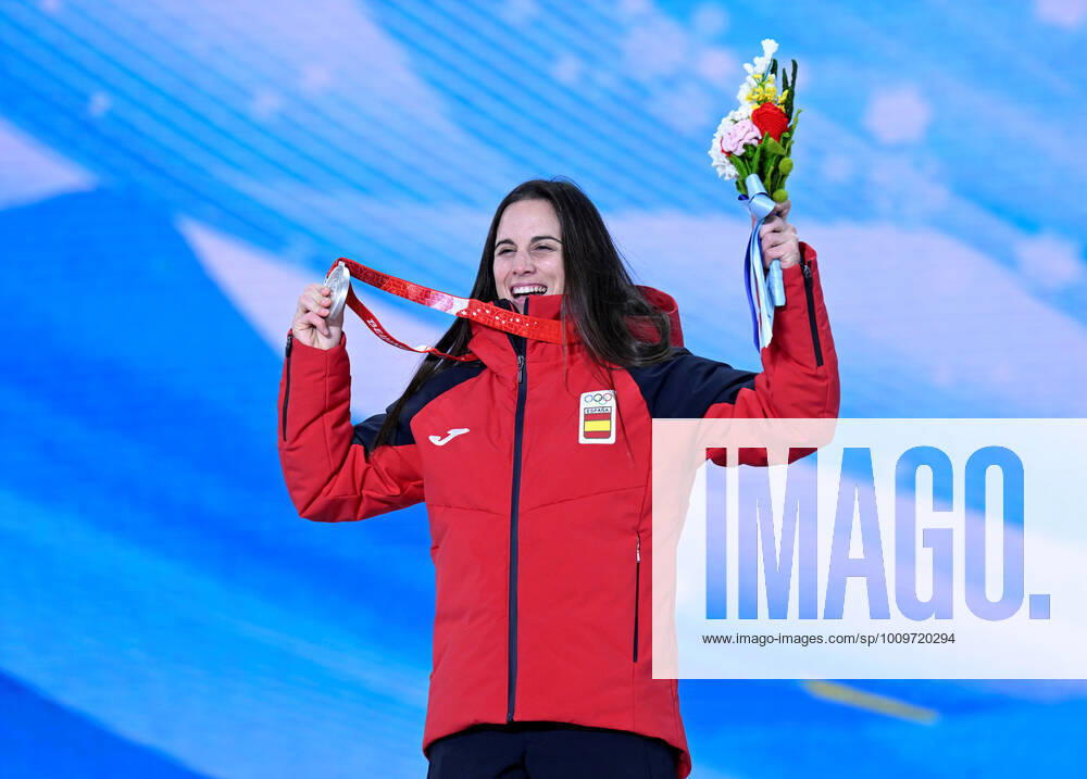 (220210) -- ZHANGJIAKOU, Feb. 10, 2022 -- Silver medalist Queralt Castellet of Spain reacts during the awarding ceremony of women s snowboard halfpipe at Zhangjiakou Medals Plaza of the Winter Olympics in Zhangjiakou, north China s Hebei Province, Feb. 10, 2022. ) (BEIJING2022)CHINA- ZHANGJIAKOU-OLYMPIC Winter games, Winterspiele,Spiele, Summer games AWARDING CEREMONY (CN) DaixTianfang